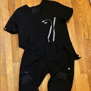 Figs Black Scrub Set with Gray Accents